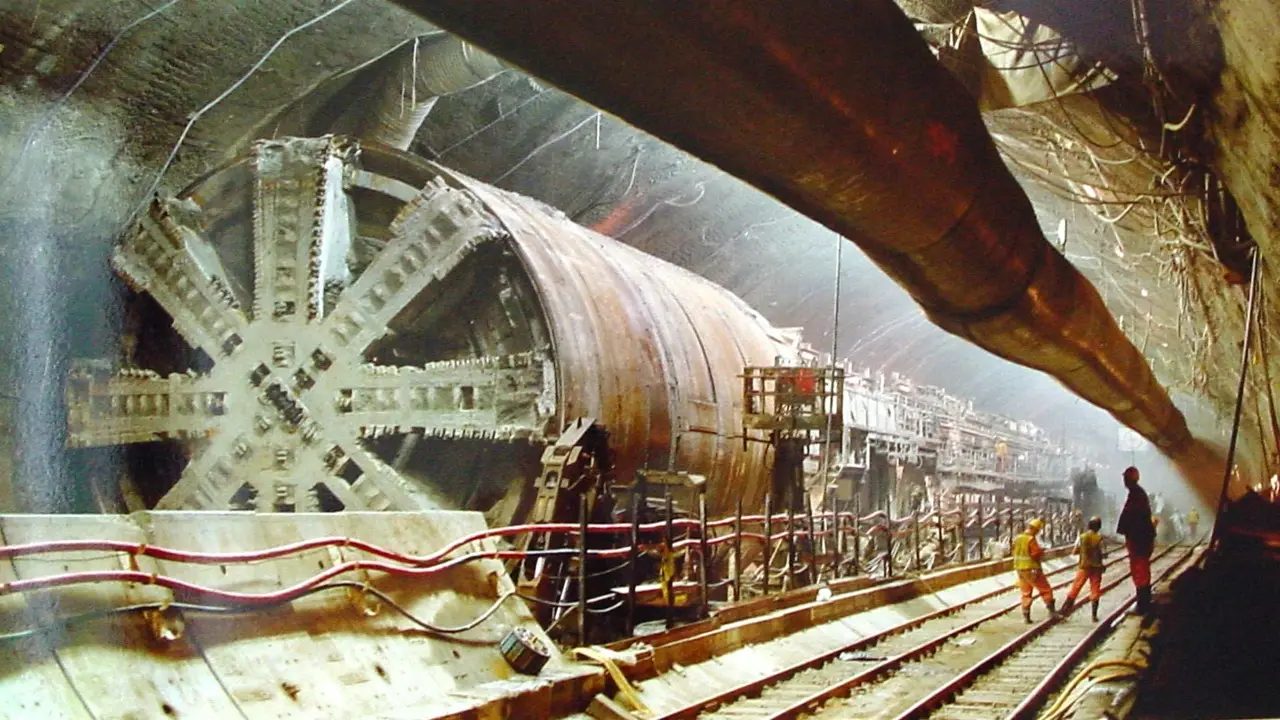 perforacion en el tunel del himalaya