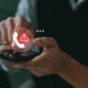 persona colgando estafa telefonica