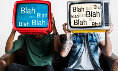 personas hablan con cabeza forma tv