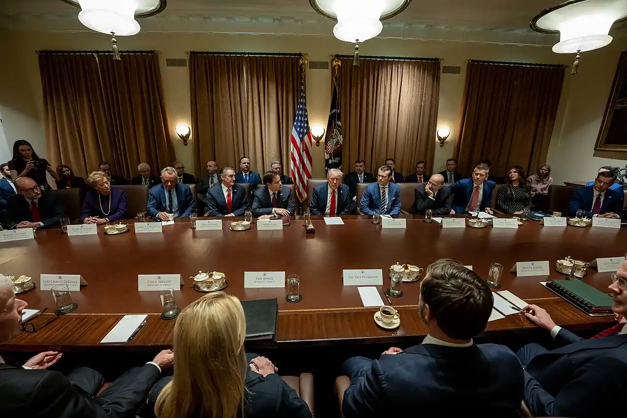 segundo gabinete de Trump reuniodo