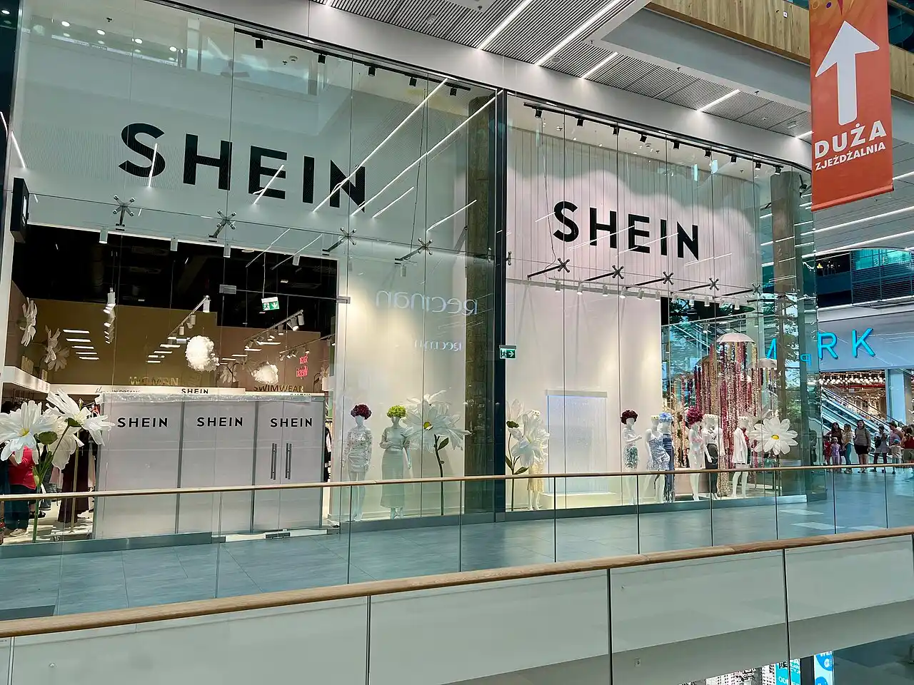 una tienda shein en centro comercial