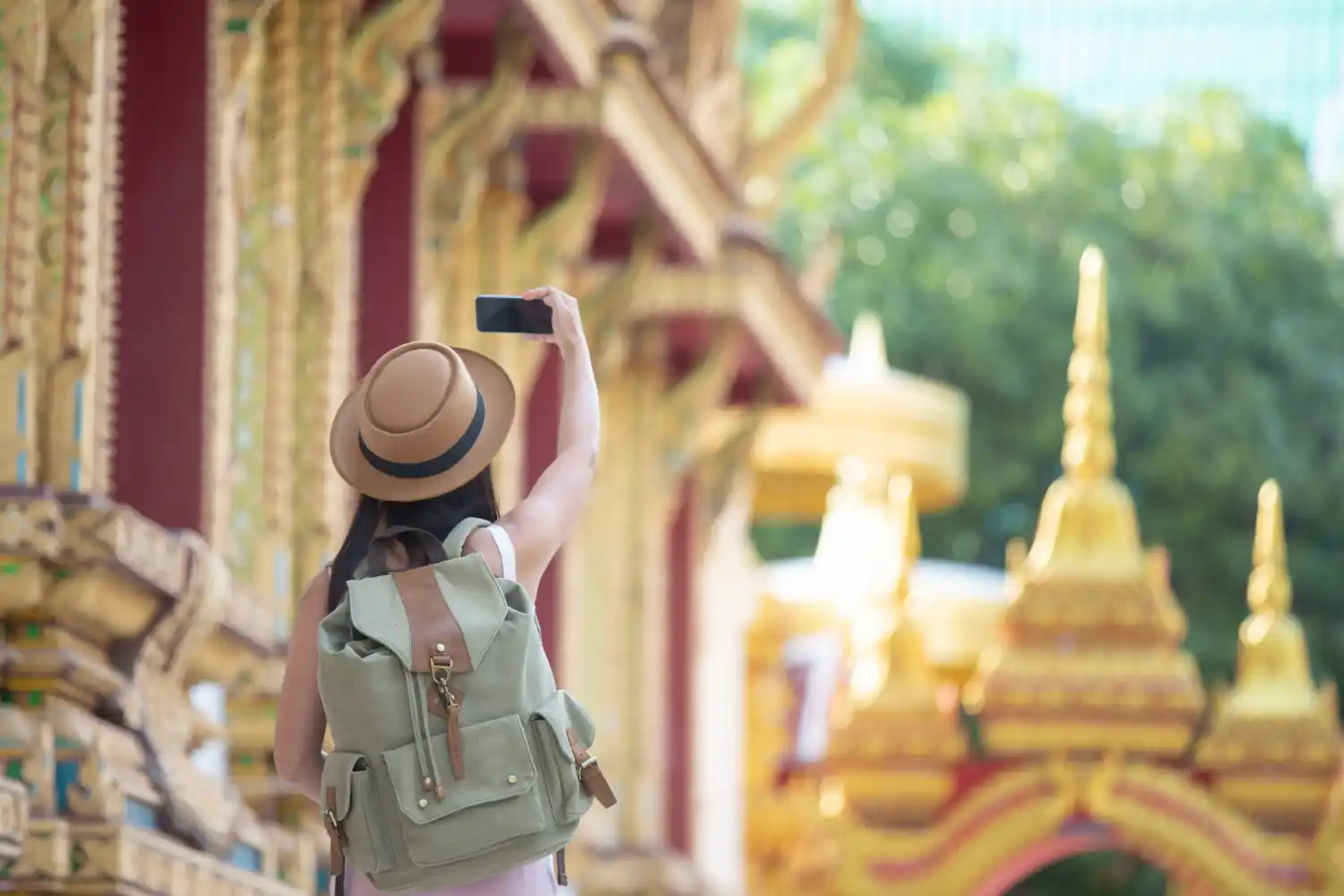 una turista en tailandia hace selfie