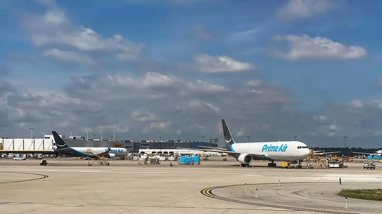 avión de Amazon Air en Miami