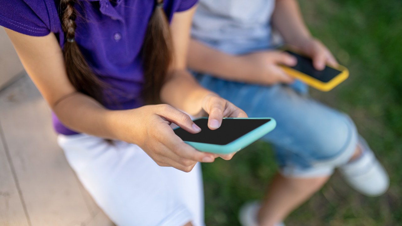 Grecia prohíbe las redes sociales a los menores de 15 años a partir de 2027