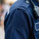 Agente uniformado durante un servicio en la vía pública