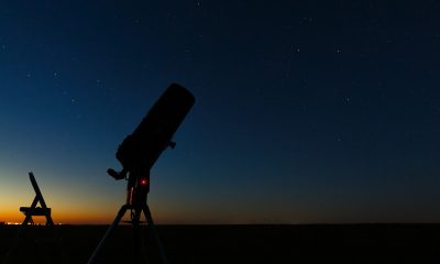 Telescopios Cherenkov del observatorio CTAO en el Roque de los Muchachos, La Palma, bajo el cielo estrellado