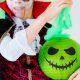 Niño disfrazado de vampiro en Halloween — fiesta de Halloween en España