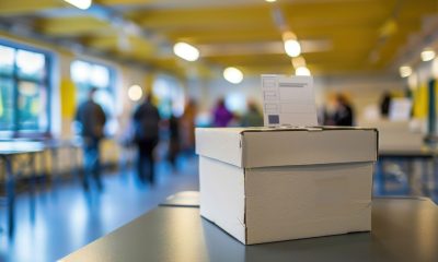 Urna electoral en un centro de votación — listas electorales del 29-N